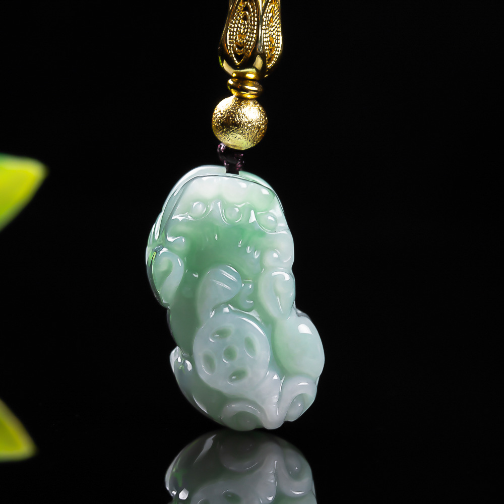 Jewelry & Watches Review - Naturale birmano un smeraldo pisello verde