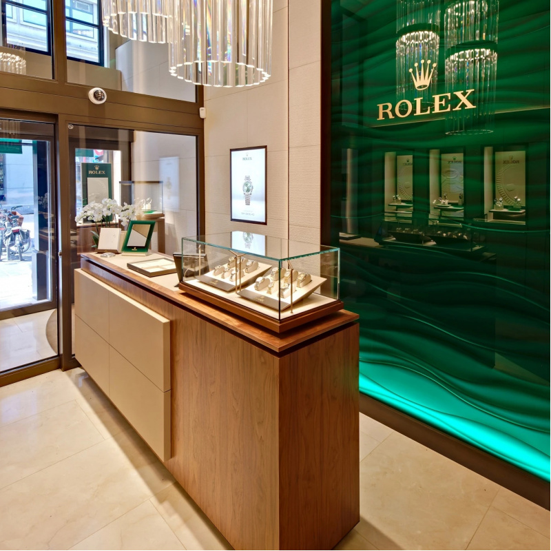 Vetrina Espositiva di Lusso pe - Jewelry Watches For Sale recensione e prezzo