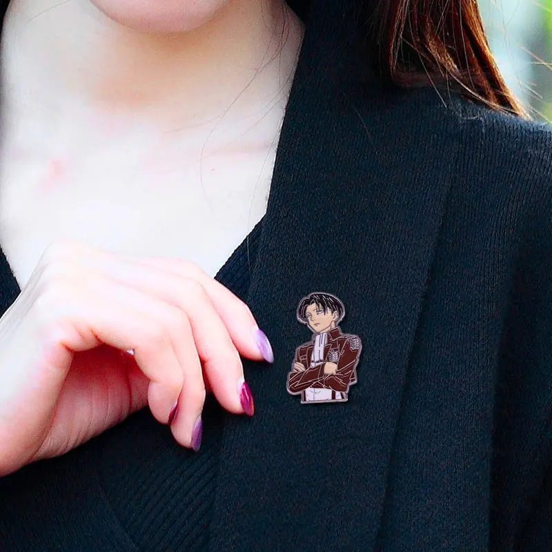 Attacco su Titano Levi Ackerma - Levi Jewelry & Watches Inc recensione e prezzo