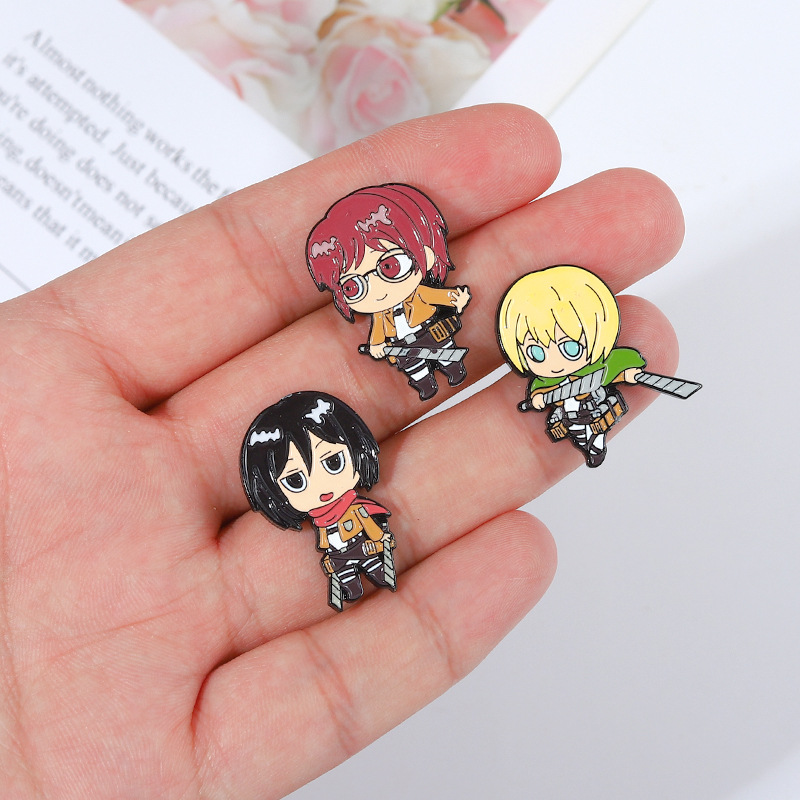Spille smaltate Eren Chibi Spi - Levi Jewelry & Watches Inc recensione e prezzo
