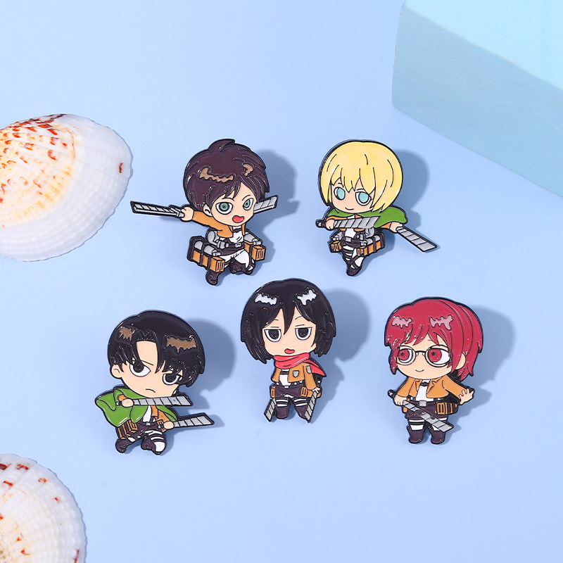 Spille smaltate Eren Chibi Spi - Levi Jewelry & Watches Inc recensione e prezzo