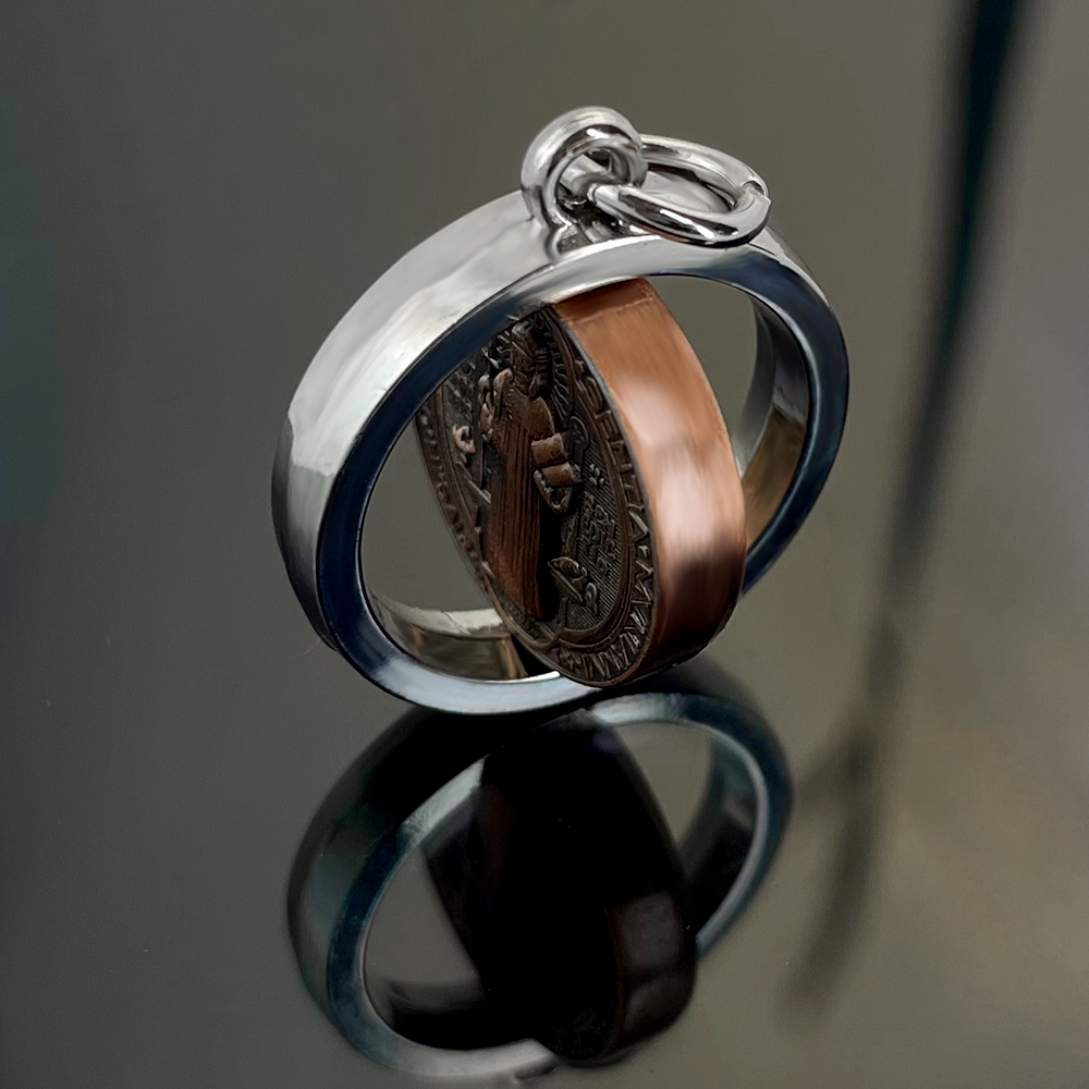 Nuova Collana con Medaglia di  - Jewelry & Watches Review recensione e prezzo