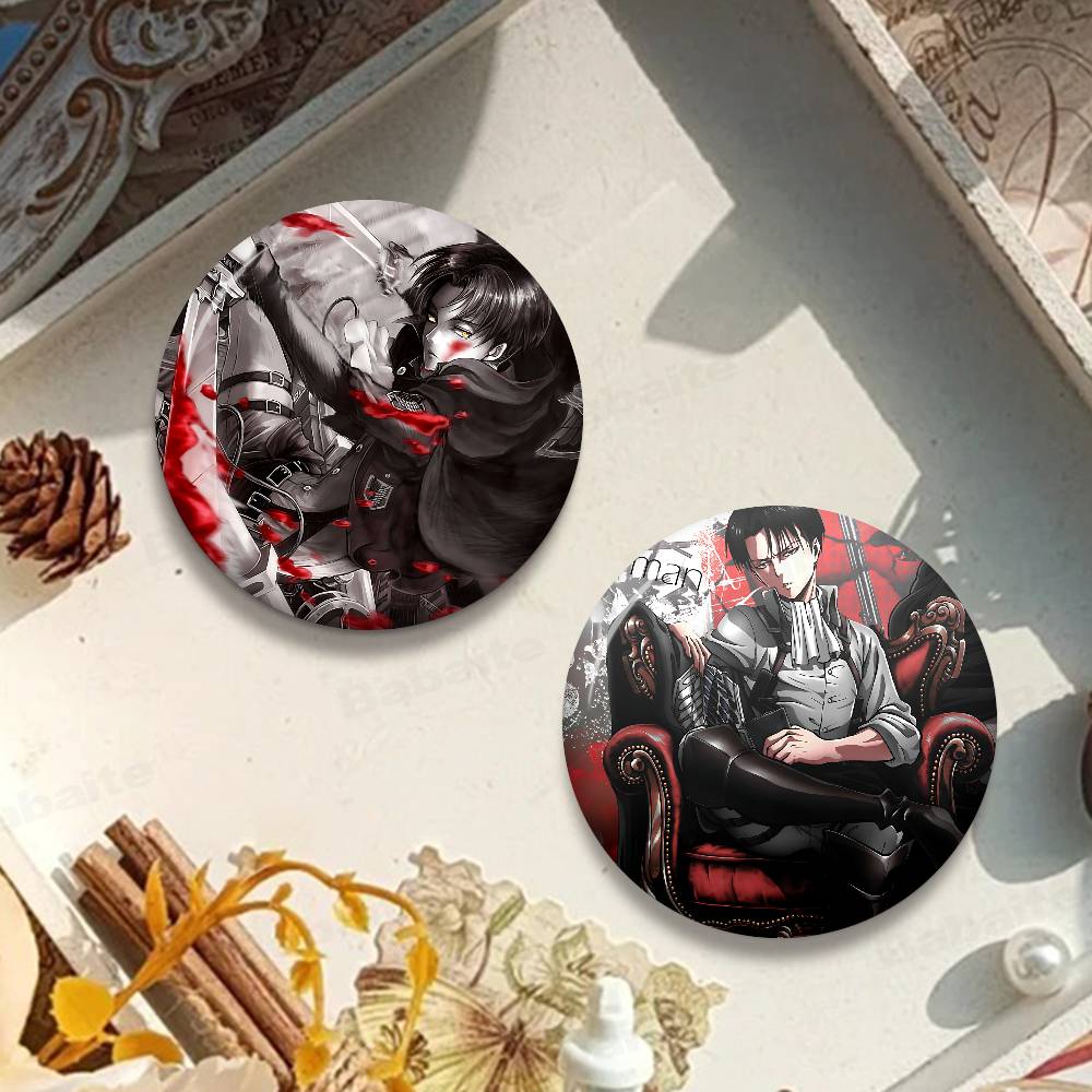 Spilla/Badge A-Attack On Titan - Levi Jewelry & Watches Inc recensione e prezzo